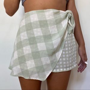 Urban outfitters gingham skort 🌿